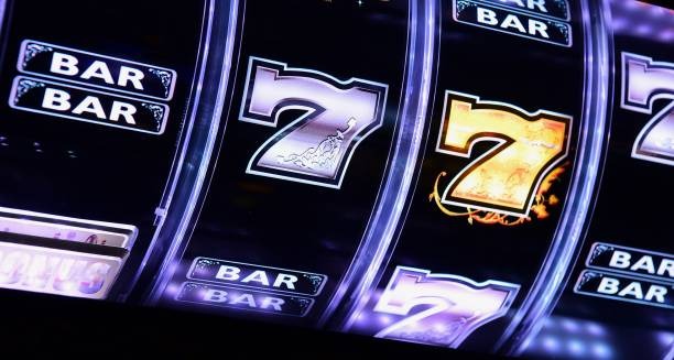Texas Hold'em Bonus dealer with community cards on live studio table